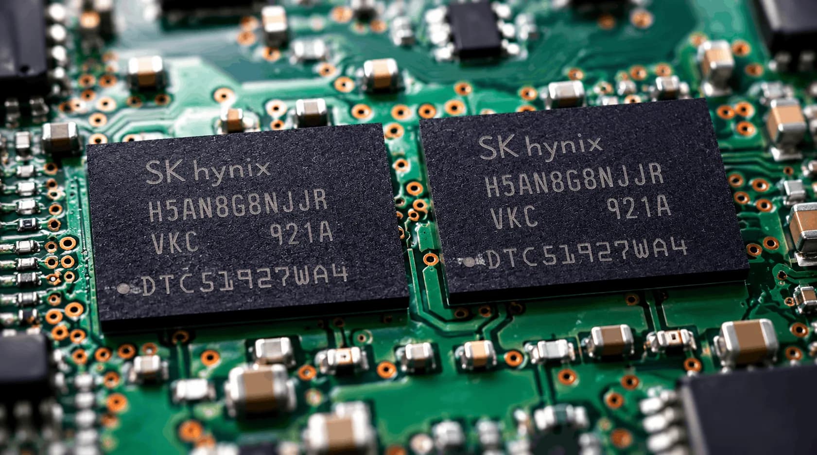 The Global Chip Race Is Heating Up. Samsung and SK Hynix Are Making a Big Move in China